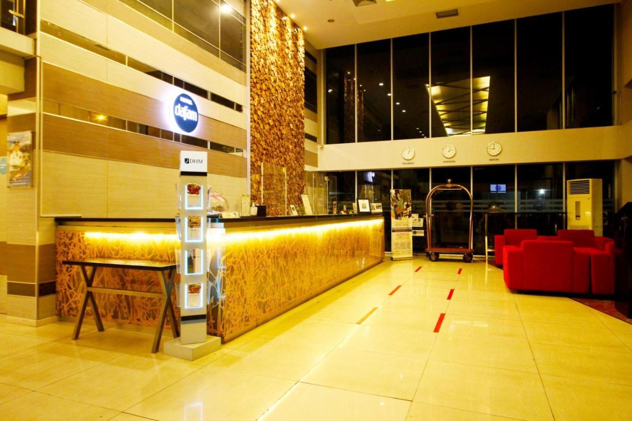 Hotel Dafam Pekanbaru Zewnętrze zdjęcie