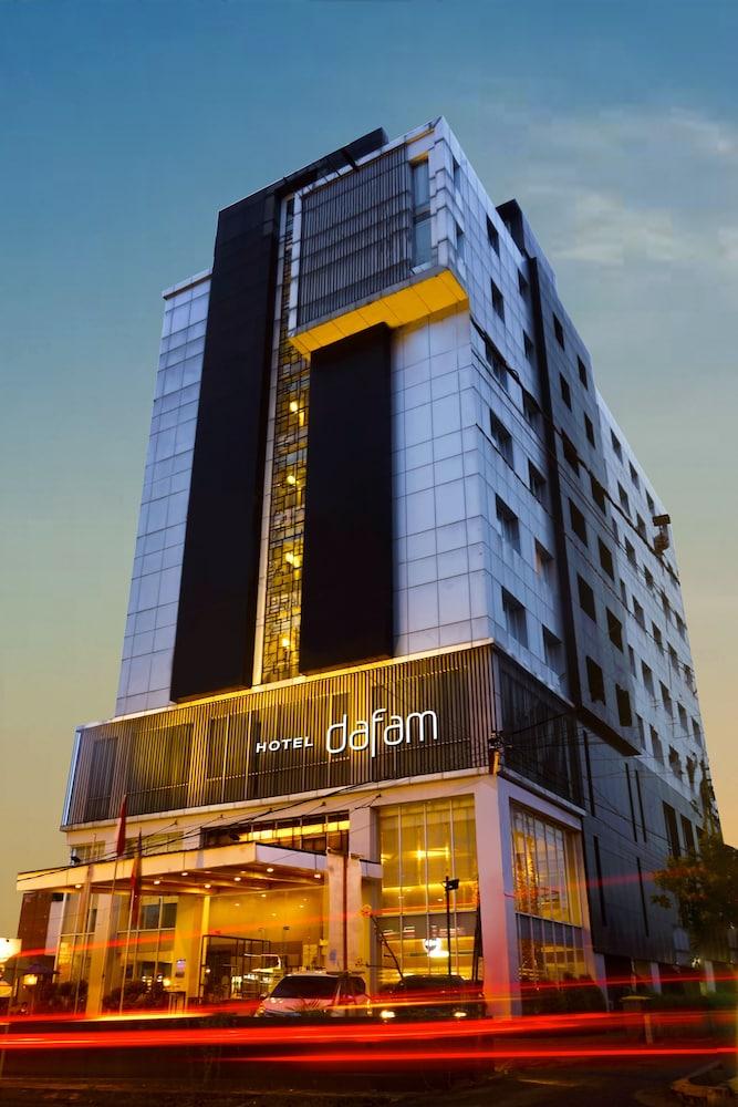 Hotel Dafam Pekanbaru Zewnętrze zdjęcie